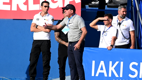 Farul, în genunchi după ce a luat titlul. A încasat deja 10 goluri