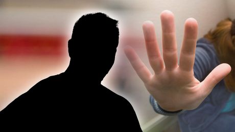 Fotbalistul cu 19 meciuri în națională, acuzat oficial că a abuzat două tinere. Ce se întâmplă în aceste momente cu el, după ce a fost reținut