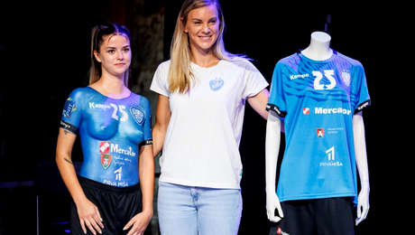 Modele goale la prezentarea noilor echipamente ale adversarei Rapidului din Champions League! Imaginile uluitoare care au stârnit mii de comentarii