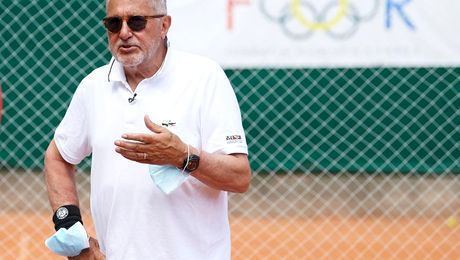 „Job-ul” inedit pe care Ilie Năstase îl are la Mamaia. Cum l-au surprins paparazzi la mare: Puțini se așteptau să-l vadă așa