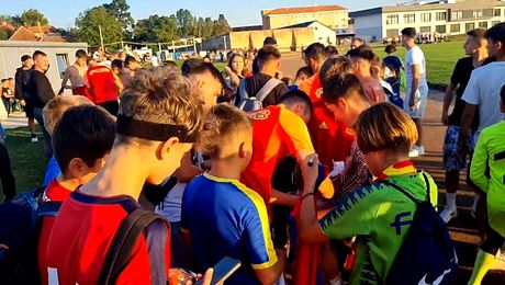 Delir la Oradea. Cum au fost întâmpinați fotbaliștii de la FCSB la antrenament. Mihăiță Neșu, alături de roș-albaștri