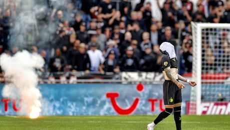 Nebunie în Olanda. Fanii lui Ajax nu au mai putut suporta umilința și au întrerupt derby-ul cu Feyernoord