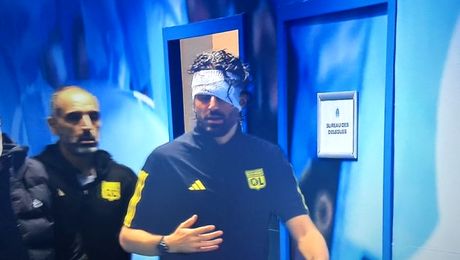 Scene șocante în Franța. Antrenorul lui Lyon nu poate vorbi după ce a fost atacat cu pietre de fanii lui Marseille