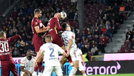 El e ”jupânul” din vestiarul lui CFR Cluj. ”Trebuie să mănânci iarba”. De ce și-a certat colegii