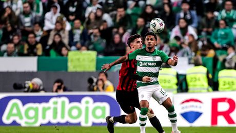 Un jucător de la Sporting Lisabona și-a făcut praf mașina într-un accident rutier. Polițiștii, pompierii și paramedicii au fost chemați la fața locului. Foto