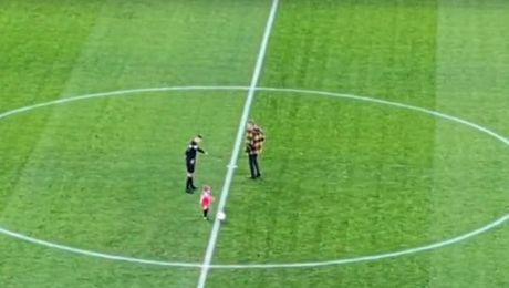 Momente emoționante la derby-ul Dinamo – FCSB! Mulți dintre fani au început să plângă şi tot stadionul a aplaudat