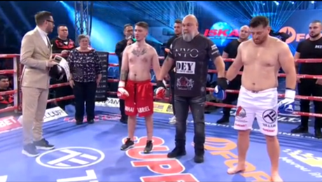 Cătălin Moroșanu a urcat în ring cu un tânăr care a fost șase luni în comă. Momente emoționante cu cei doi luptători. Video & Foto