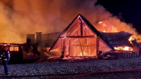 Ipoteză halucinantă în tragedia de la Ferma Dacilor. Un soț nervos, dat afară din pensiune, ar fi pus focul. Doi juniori de la CSA și New Stars, printre victime