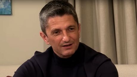 Răzvan Lucescu nu renunță la bradul de Crăciun până în luna martie. „Am rămas cu o parte de copil în mine”.  Video Exclusiv
