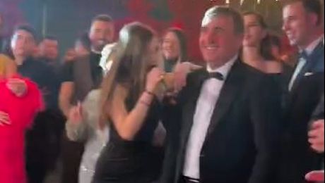 Imagini epice cu Hagi, la nunta lui Ianis. Nu l-ai mai văzut niciodată aşa: ce a făcut când microfonul a ajuns la el