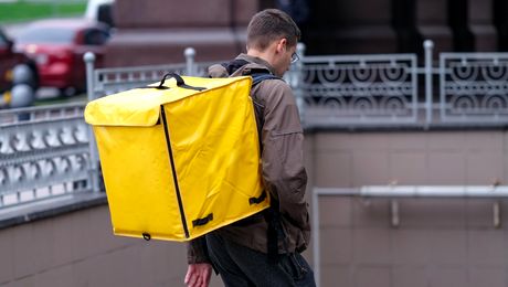 Suma uriașă pe care un bucureștean a cheltuit-o pentru livrările de pe Glovo! Unii români nu câștigă atât nici în trei ani