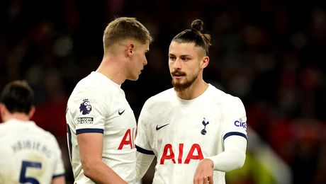 Cum a reacționat iubita lui Radu Drăgușin, în timpul meciului Manchester United – Tottenham. Ioana Stan, mesaj emoționant
