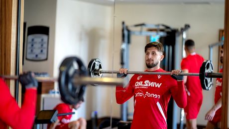 S-au umflat mușchii pe ei. Zeljko Kopic îi „rupe” pe jucători în cantonament, primul transfer a anunțat că ajunge mai târziu la pregătire. Foto & Video