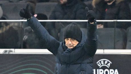 Răzvan Lucescu nu este un „bunic de nota zece”. „După o oră mi se opresc bateriile și gata”. Video Exclusiv