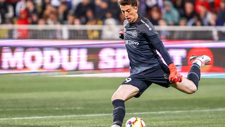 Andrei Vlad a petrecut până la 3 dimineața în club, cu alcool și o brunetă! Portarul FCSB-ului a uitat de derby-ul cu Universitatea Craiova