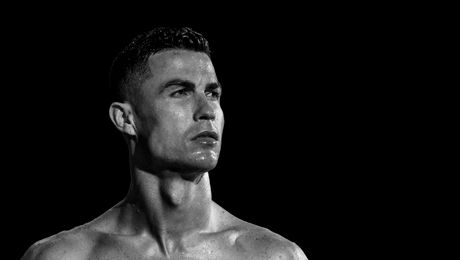 Fizic de spartan pentru Ronaldo. Cum s-a fotografiat cu câteva zile înainte de a împlini 39 de ani. Foto