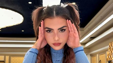 Cea mai frumoasă jucătoare de șah din lume, umilită de un copil de 11 ani! Andrea Botez e născută în Canada din părinți români