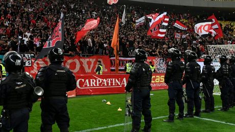 Se tem de bătăi de stradă la Dinamo – UTA! Ultrașii CSA Steaua sunt așteptați la meci, în galeria Aradului