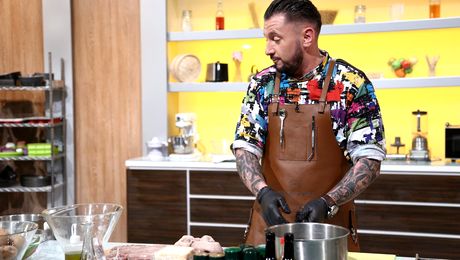 De la Chefi la Cuțite, la Insula de 1 milion! Cine e bucătarul celebru care a trecut de la Antena 1 la Kanal D