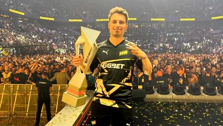 El e „Gică Hagi 2”! Primul român campion mondial la Counter-Strike, primit ca un „rege” la revenirea în țară. Video