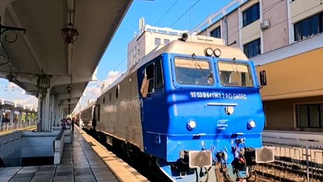 Reacția virală a unui englez după ce a mers de la Timișoara la Iași timp de 16 ore cu un tren vechi de 60 de ani: „Sub saltea veți găsi …”