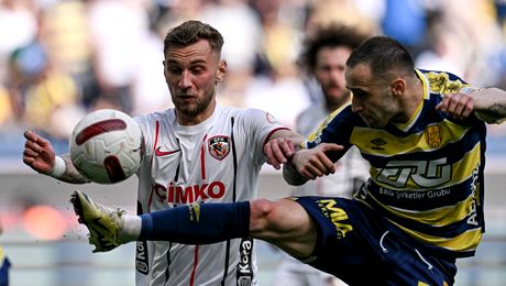 Denis Drăguș merge la Trabzonspor! Standard a acceptat ultima ofertă. Mutarea a fost anunțată în premieră de PlaySport