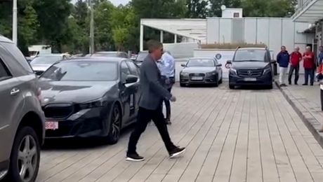 Hagi a fost în premieră la antrenamentul “Generației de Aur”. Cum a fost surprins