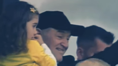 Apariție incredibilă pe stadion a lui Becali pentru FCSB – CFR Cluj! Şi-a ținut nepoțica în brațe şi tot stadionul l-a aplaudat. Cum a venit la meci