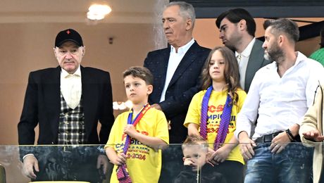 ”Îl iau preşedinte, îl iau antrenor, că vreau să retrogradez”. De cine a râs Becali la sărbătoarea de titlu a FCSB