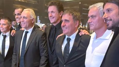 Imagini senzaționale de la petrecerea lui Mourinho cu Hagi, Popescu şi membrii Generației de Aur. Cine le-a cântat până târziu în noapte
