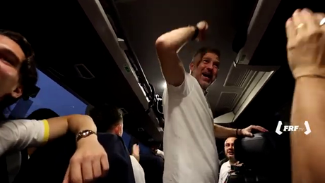 „Să vină Edi, să vină Edi, să vină Edi la băieți”. A fost făcută publică filmarea din autocarul naționalei! Ce s-a întâmplat în drum spre Wurzburg