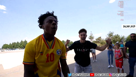 Vloggerul IShowSpeed, urmărit de 26 de milioane de oameni, a primit tricoul de la retragerea Generației de Aur, cu autograful lui Hagi. Ce reacție a avut