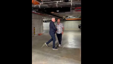 Șumudică s-a dus în Giulești pentru negocierile finale. Urmează să fie anunțat oficial ca antrenor al Rapidului. Cum a fost surprins la stadionul Rapid