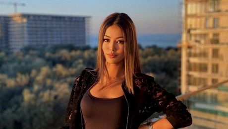 Pițurcă se iubește cu o “bebelușă” de 21 de ani, după ce s-a despărțit de Cristina Ich. Tânăra arată incredibil