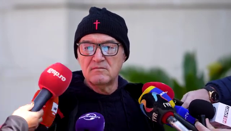 „Dacă n-am semnal, sun pe WhatsApp. În pușcărie știți cum făceam?” Becali, dezvăluiri fabuloase despre modul în care face schimbările la FCSB. De ce l-a scos pe Panțîru in prima repriză a meciului cu Gloria Buzău