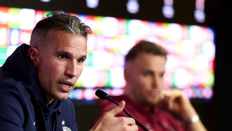 Robin van Persie a prefațat meciul cu FCSB din UEFA Europa League: „Ne dorim cu disperare. Pare a fi ultima şansă”