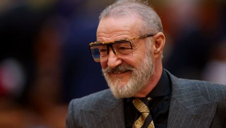 Becali l-a sunat pe MM, apoi a anunţat o altă plecare de la FCSB: „Îl dau, gata!”. L-a distrus şi pe Tavi Popescu: „Pot eu să-mi pun baza în el?”