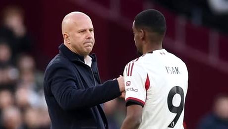 Isak a suferit o fractură la peroneu și a fost operat. Comunicatul dat de Liverpool