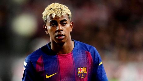 VIDEO | Lamine Yamal, fotbal alături de fani pe o plajă din Dubai