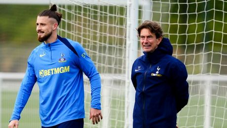 Drăgușin rămâne din nou fără antrenor. Șefii lui Tottenham vor să-l demită pe Thomas Frank. Ce i-au strigat suporterii danezului