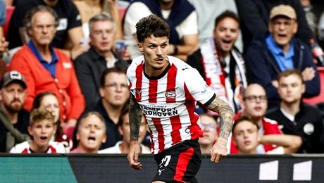 Dennis Man, un nou meci la PSV. Echipa s-a împiedicat acasă, iar el a fost scos la pauză. Antrenorul: ”Am jucat groaznic!”