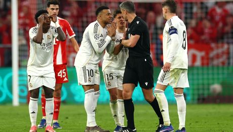 „E vina ta, la naiba!”. Jucătorii Realului au răbufnit la adresa arbitrului: „Nedreptate, e o glumă!”