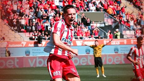 Meci cu șase goluri între UTA și Metaloglobus la Arad! Prima reacție a antrenorilor: „Ne uităm cu un ochi şi la adversarele care sperăm să se încurce”