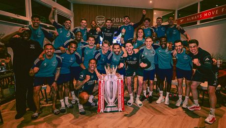 Arsenal, campioană în Premier League după 22 de ani. „Tunarii” au declanșat petrecerea imediat după egalul celor de la Man. City