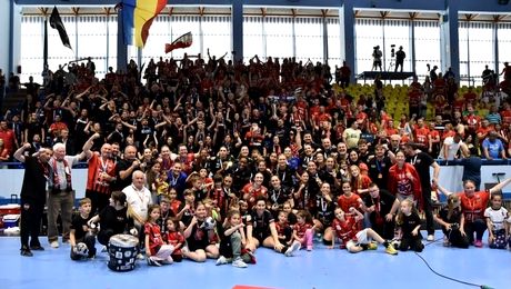 Bistriţa petrece! Gloria a câştigat titlul la handbal feminin în premieră. Hegemonia CSM Bucureşti s-a întrerupt după trei ani