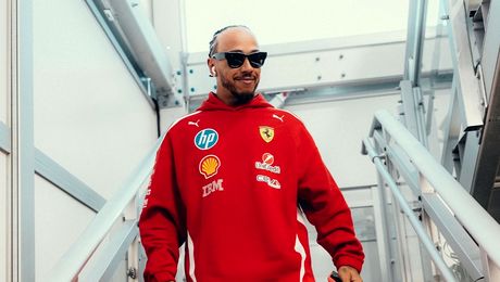 Lewis Hamilton a dat răspunsul, după speculațiile privind retragerea sa din Formula 1: “Sunt mulţi care încearcă să mă convingă”