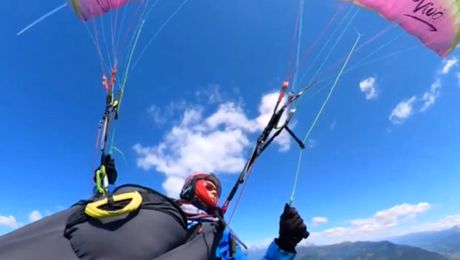 Imagini dramatice! O parapantistă austriacă a scăpat miraculos de la moarte după ce a fost lovită de un avion de mici dimensiuni VIDEO