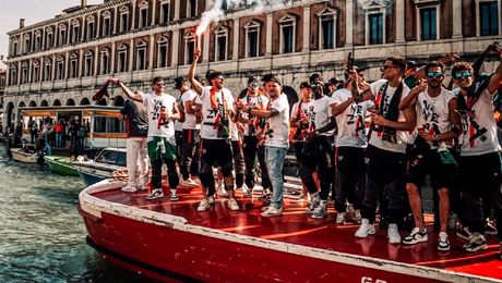 VIDEO | Paradă de gondole, după ce clubul a promovat în Serie A! A lipsit doar un sezon din prima ligă
