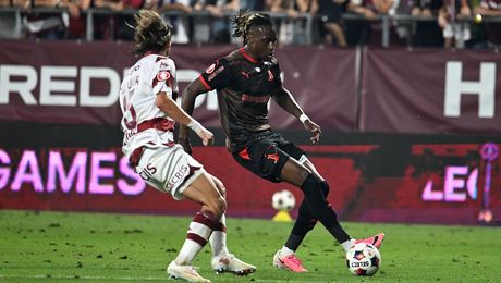 Dinamo, victorie în Giuleşti cu rivala Rapid. ”Câinii” au urcat pe locul 1