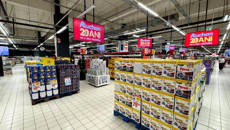 20 de ani de Auchan în România: o aniversare cu mii de oferte, beneficii pentru clienți și proiecte de solidaritate 
